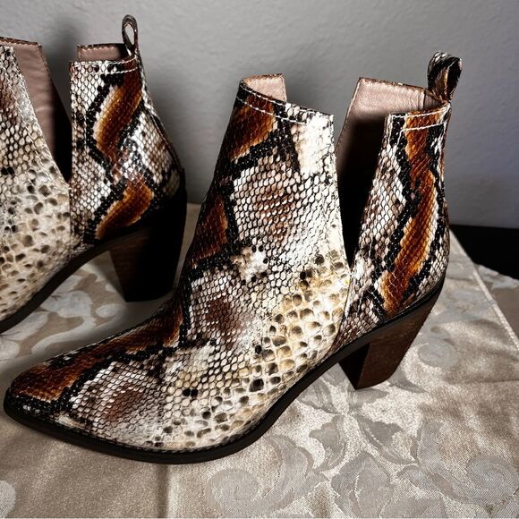 Very Volatile LA Faux python  Booties 8.5 - Picture 7 of 16